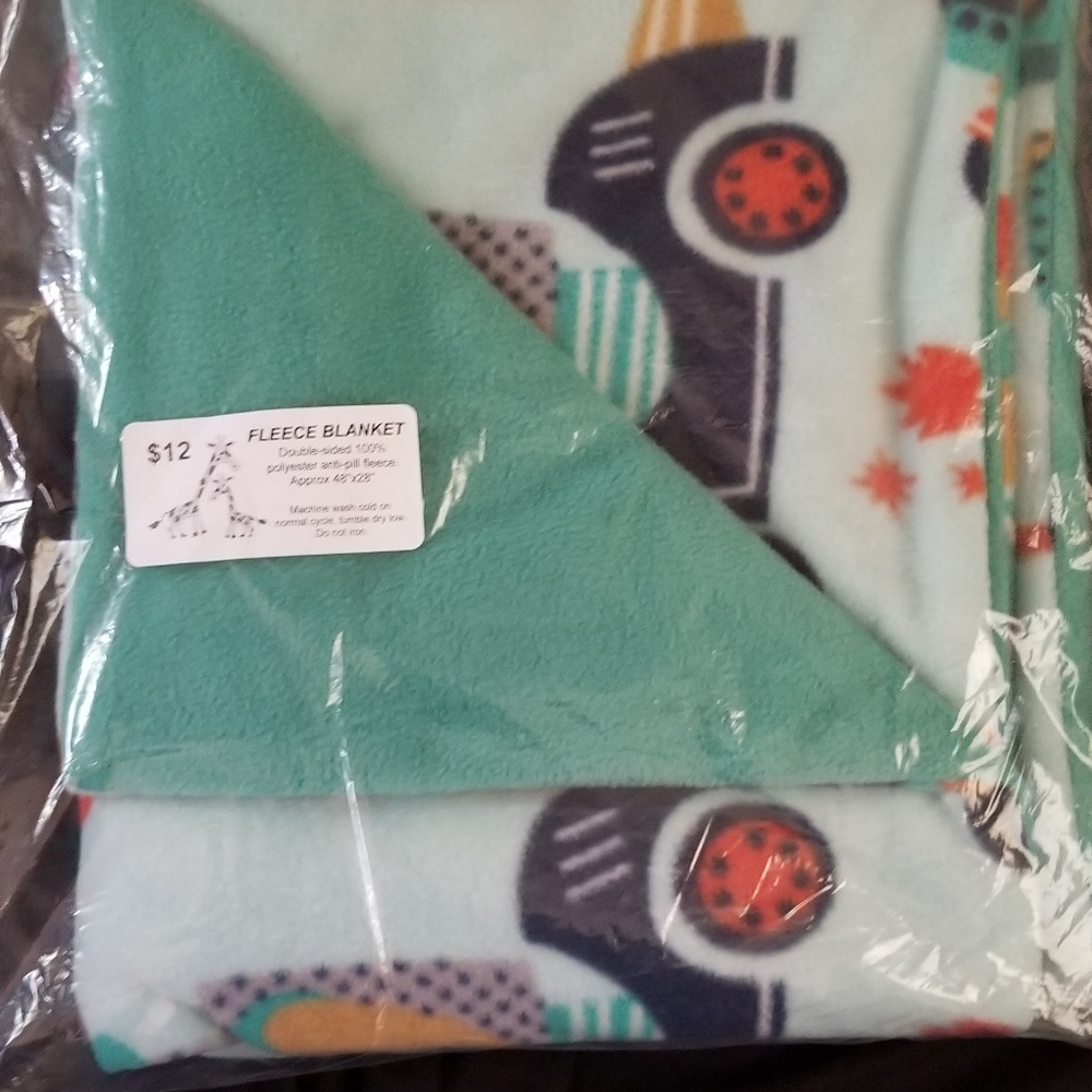FLEECE BLANKET